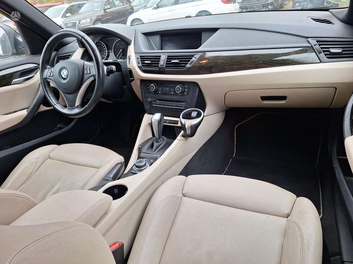 BMW X1 2010 — photo 11