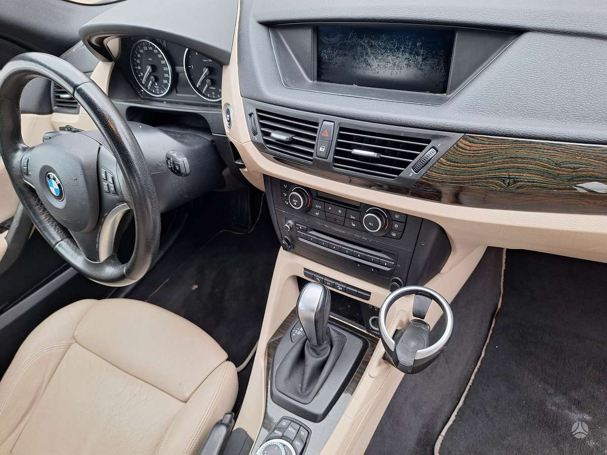 BMW X1 2010 — photo 12