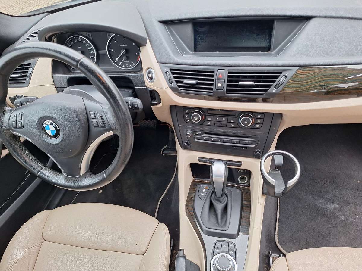 BMW X1 2010 — photo 13