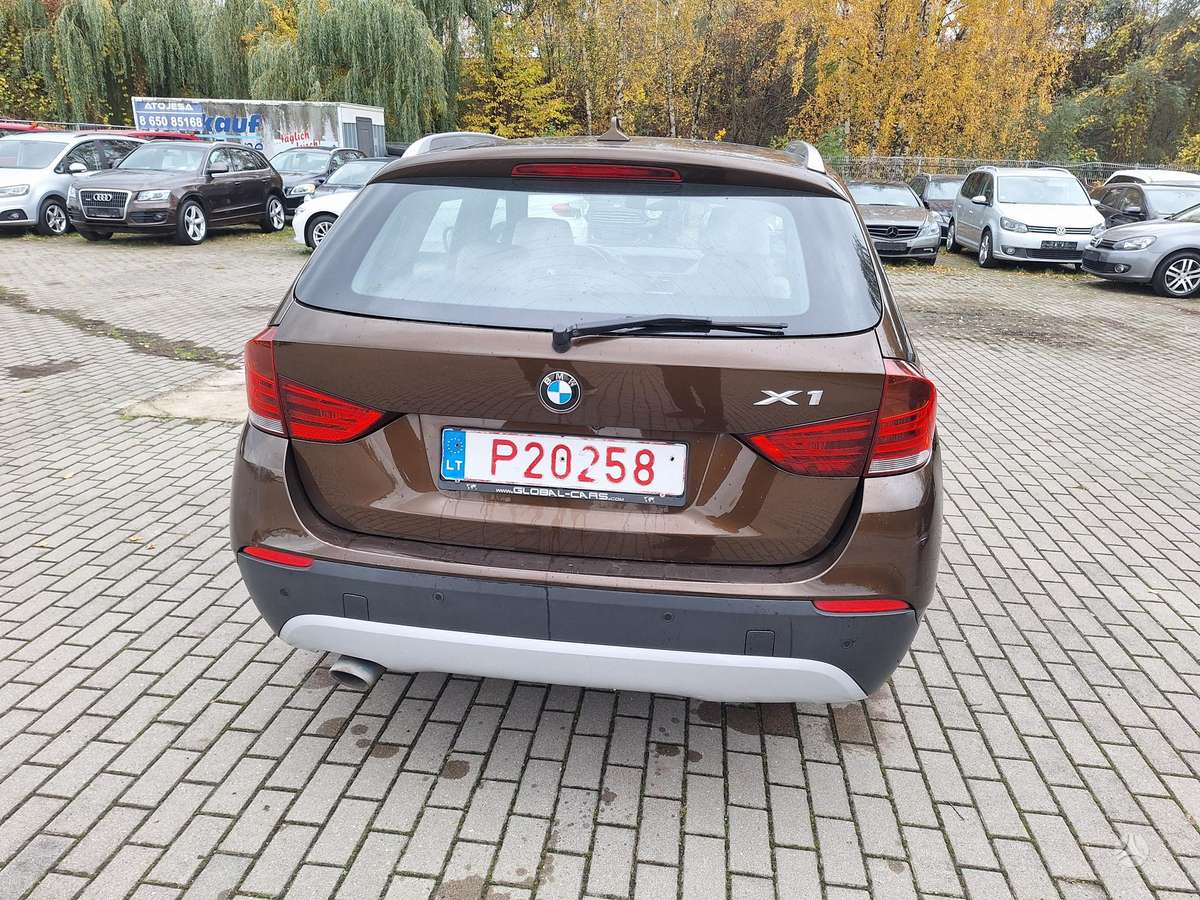 BMW X1 2010 — interior