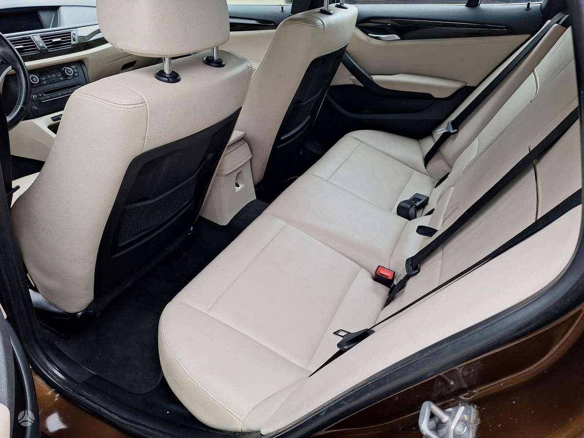 BMW X1 2010 — photo 9
