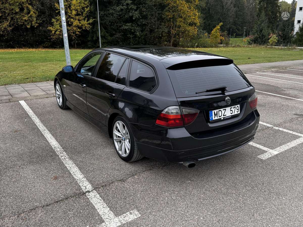 BMW 320 2006 — салон