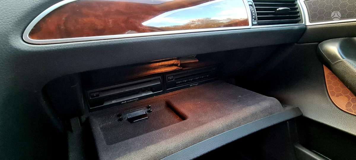 Audi A6 2009 — photo 40