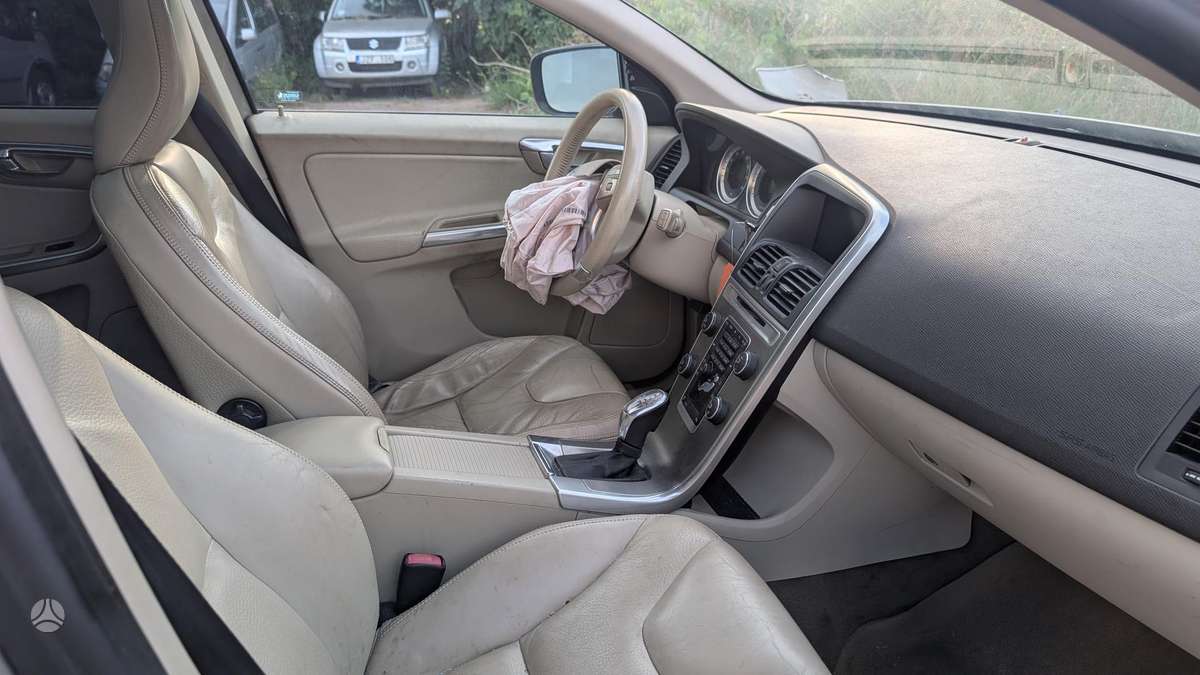 Volvo XC60 2013 — photo 13