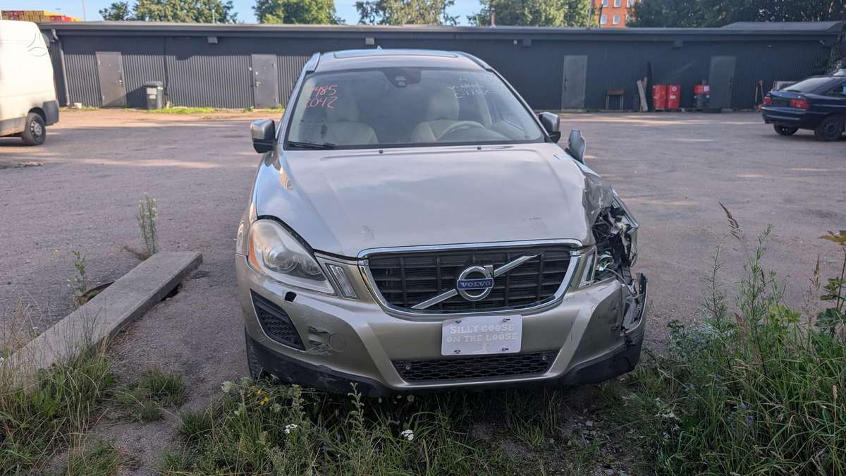 Volvo XC60 2013 — interior