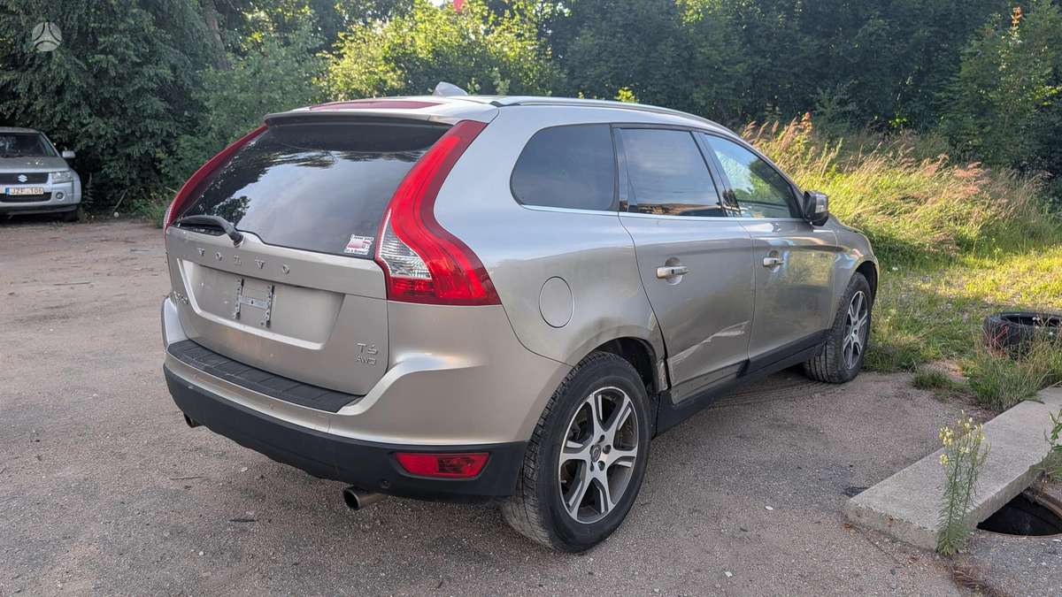 Volvo XC60 2013 — photo 8