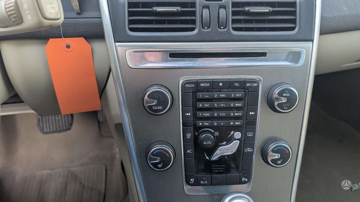 Volvo XC60 2013 — photo 9