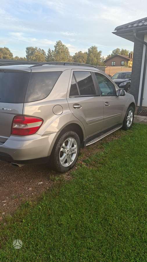 Mercedes-Benz ML320 2007 — rear view