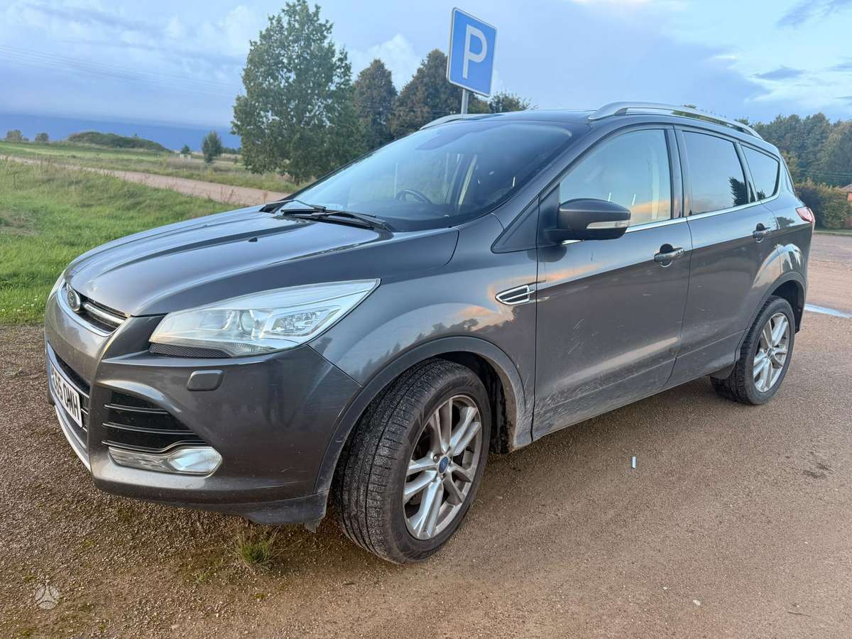 Ford Kuga 2015 — rear view