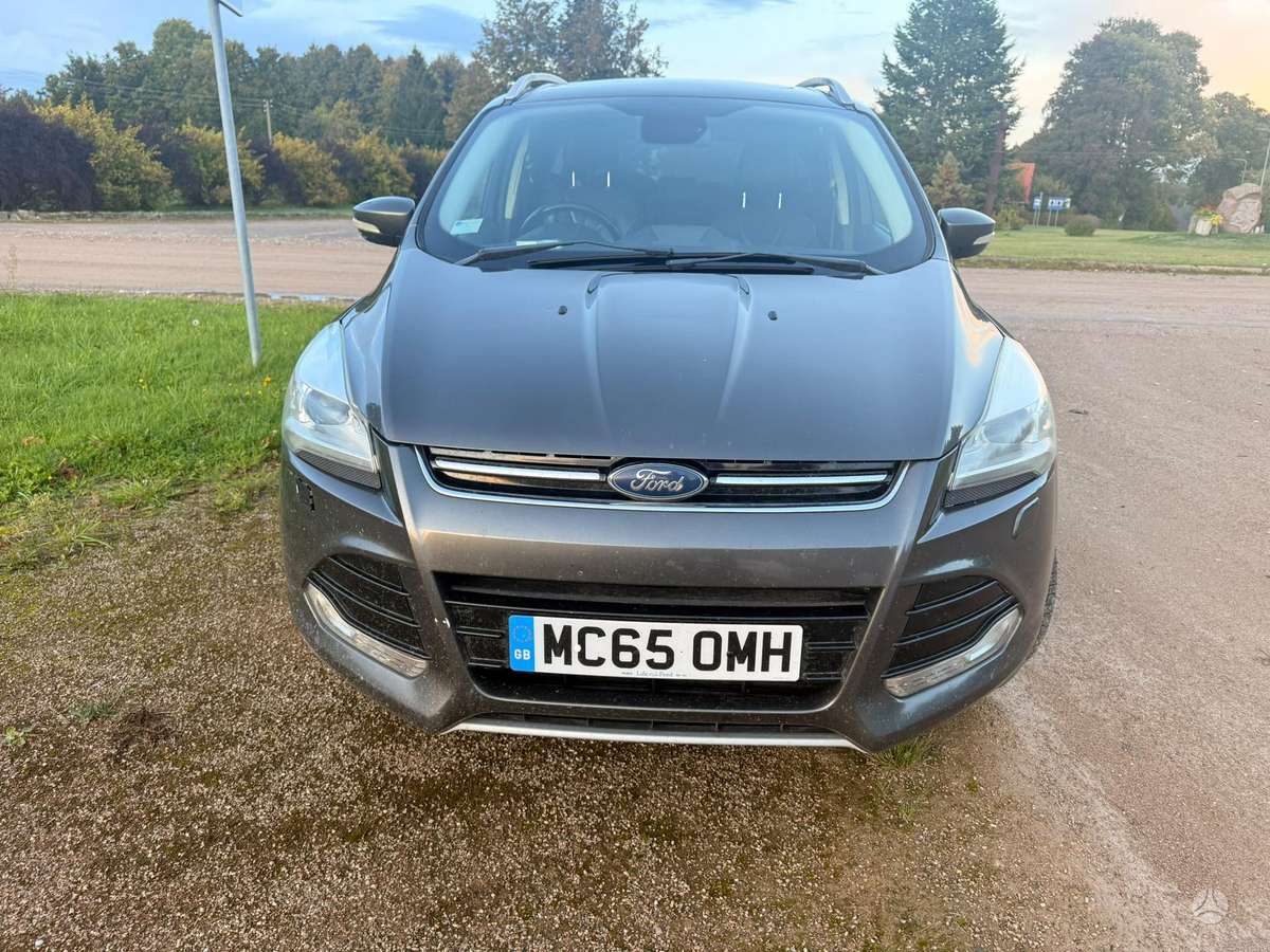 Ford Kuga 2015 — interior