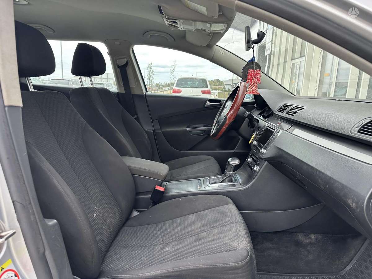 Volkswagen Passat 2010 — photo 11