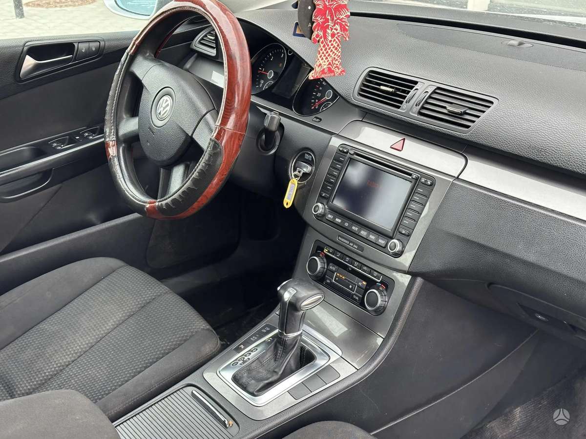 Volkswagen Passat 2010 — photo 12