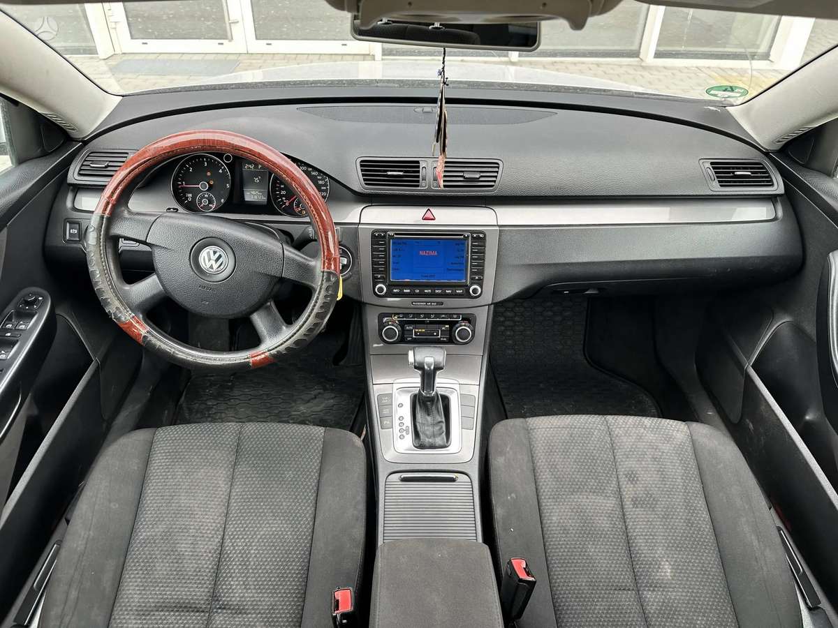 Volkswagen Passat 2010 — photo 13