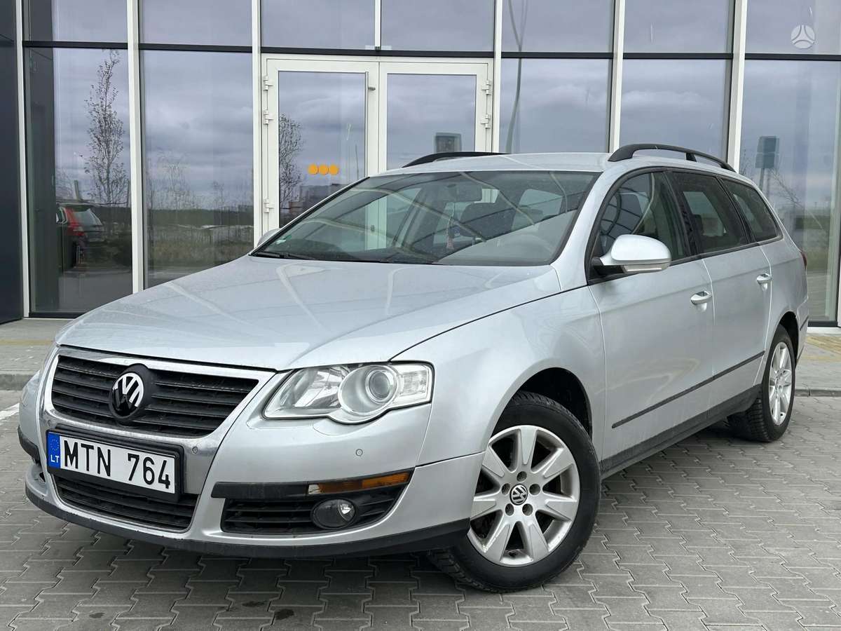 Volkswagen Passat 2010 — interior