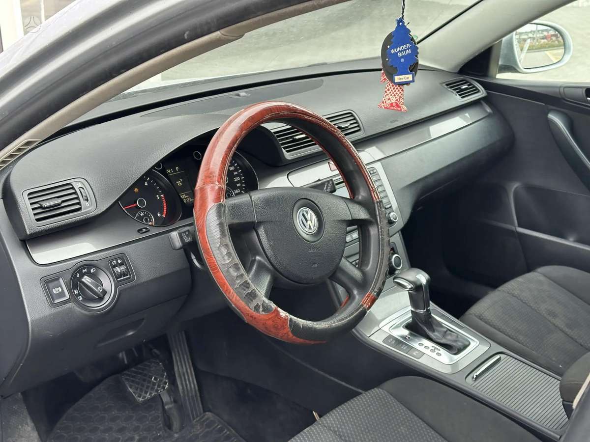 Volkswagen Passat 2010 — photo 7
