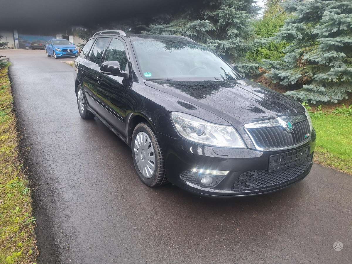 Skoda Octavia 2011 — салон