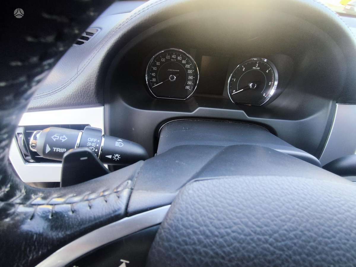 Jaguar XF 2014 — фото 18