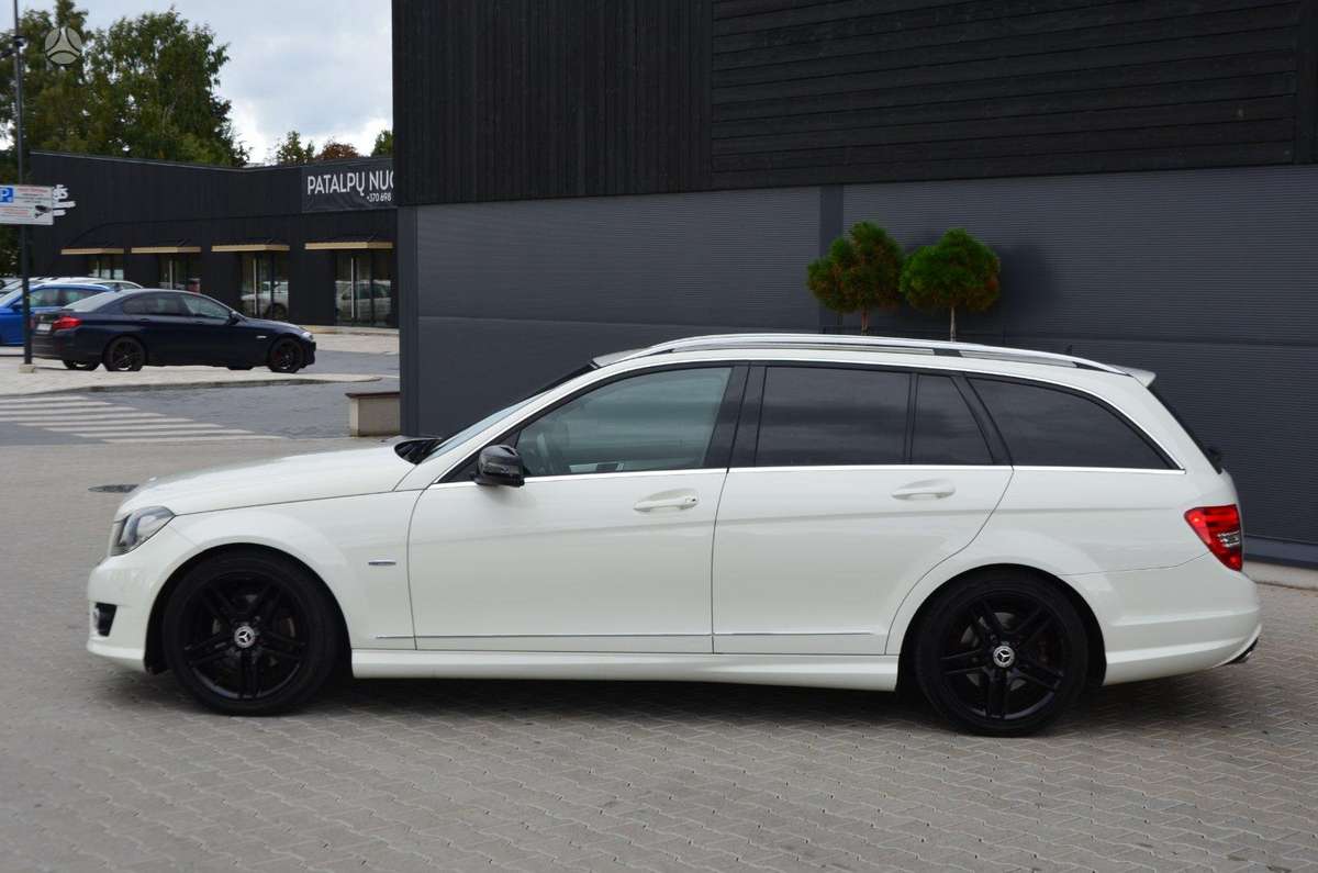 Mercedes-Benz C220 2012 — photo 11