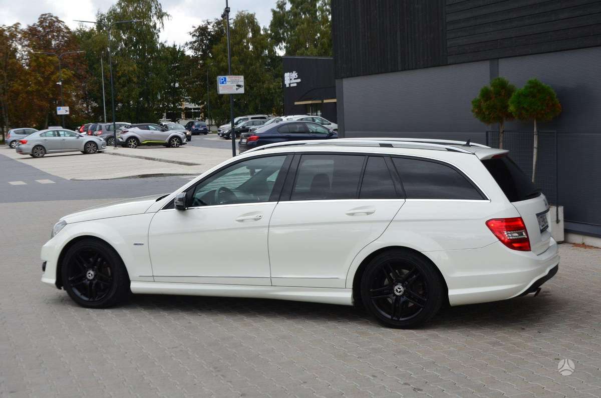 Mercedes-Benz C220 2012 — photo 12