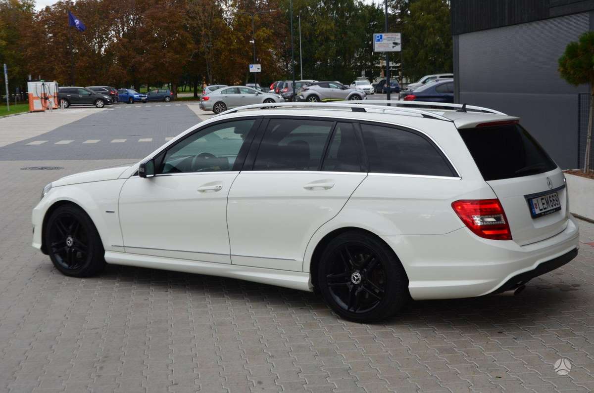 Mercedes-Benz C220 2012 — photo 13