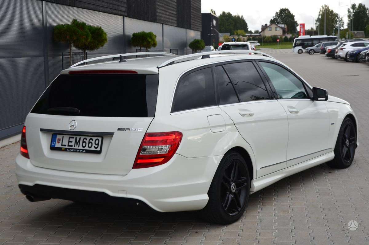 Mercedes-Benz C220 2012 — photo 17
