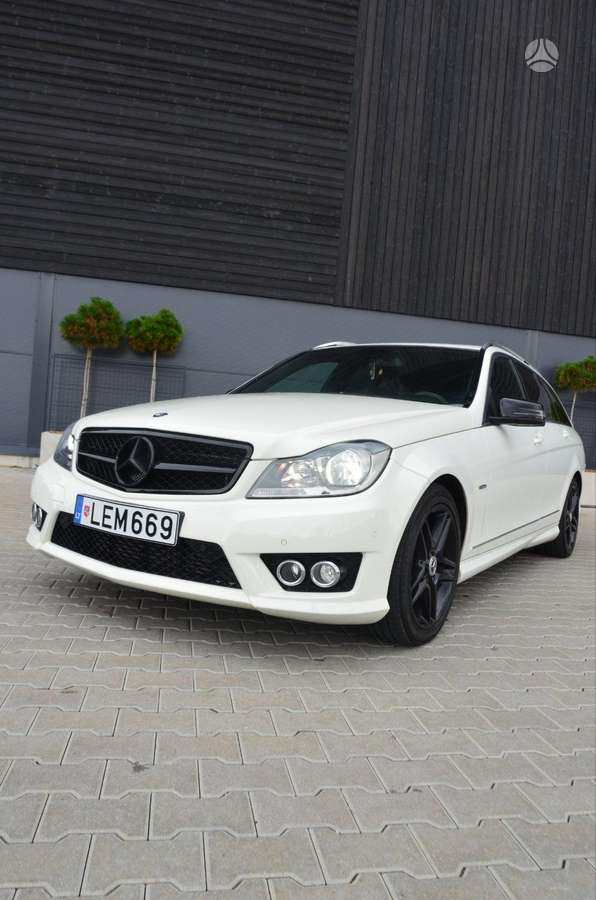 Mercedes-Benz C220 2012 — rear view