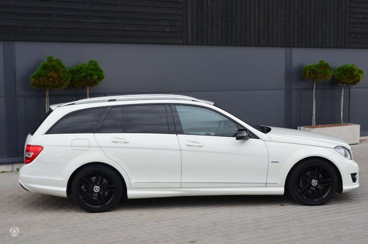 Mercedes-Benz C220 2012 — photo 21