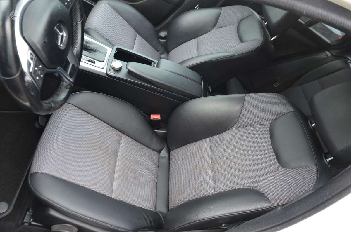 Mercedes-Benz C220 2012 — photo 27