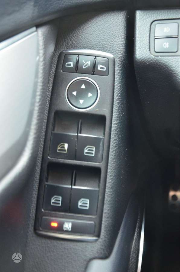 Mercedes-Benz C220 2012 — photo 29