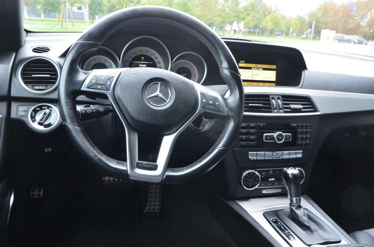 Mercedes-Benz C220 2012 — photo 30