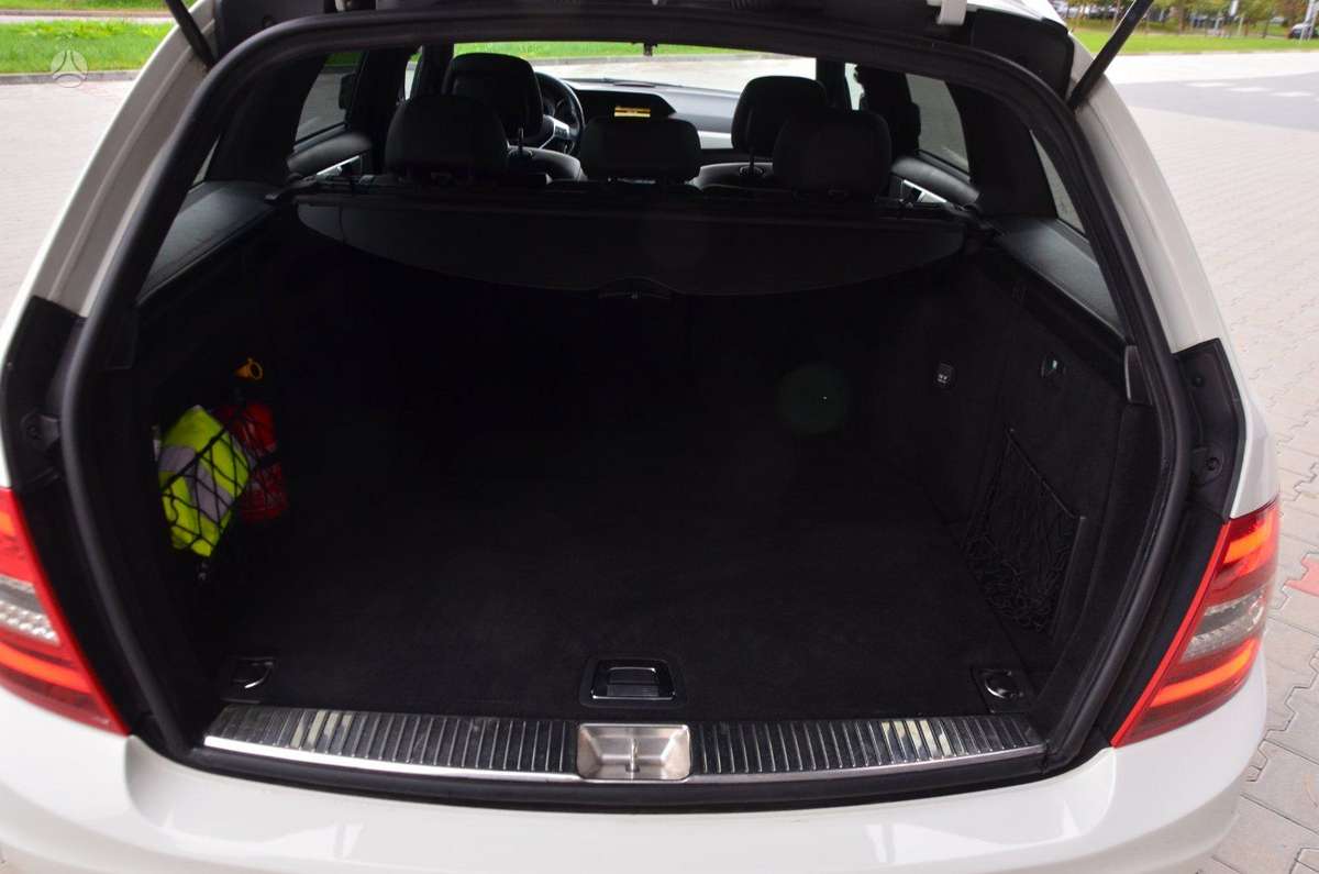 Mercedes-Benz C220 2012 — photo 32
