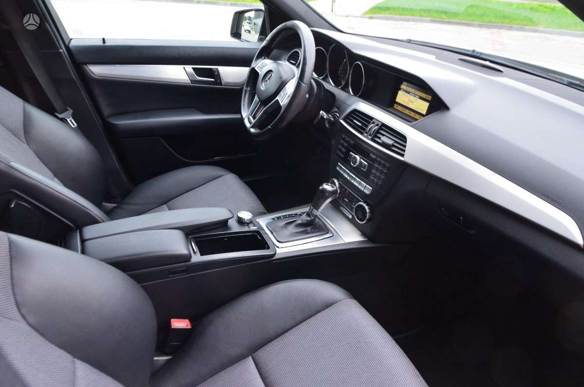 Mercedes-Benz C220 2012 — photo 34