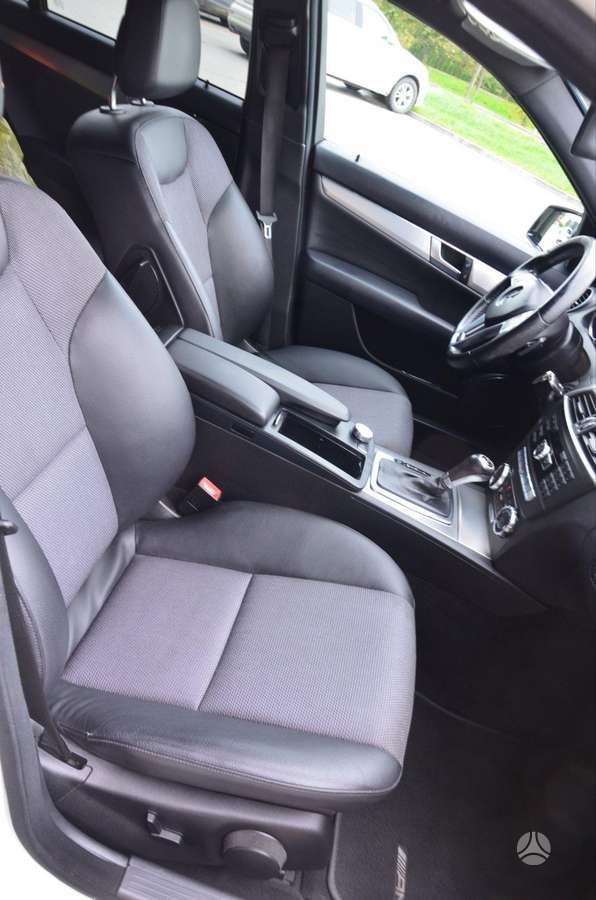 Mercedes-Benz C220 2012 — photo 35