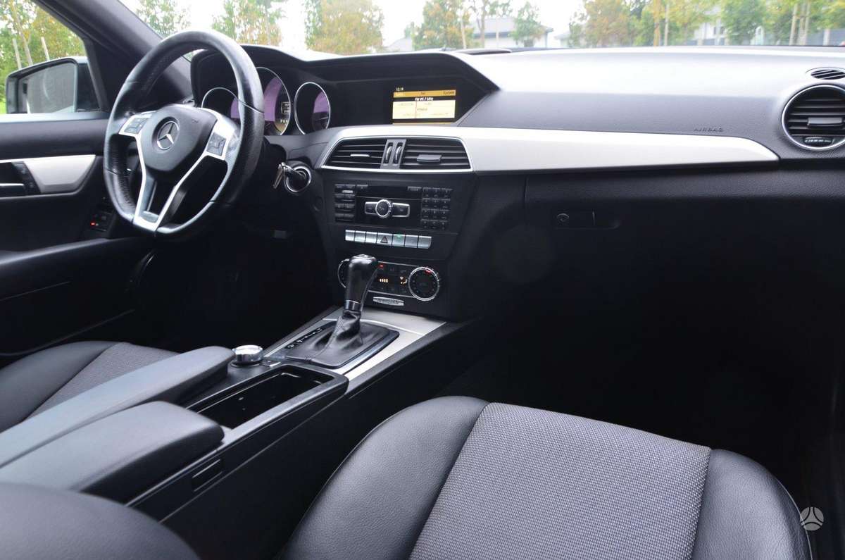 Mercedes-Benz C220 2012 — photo 36