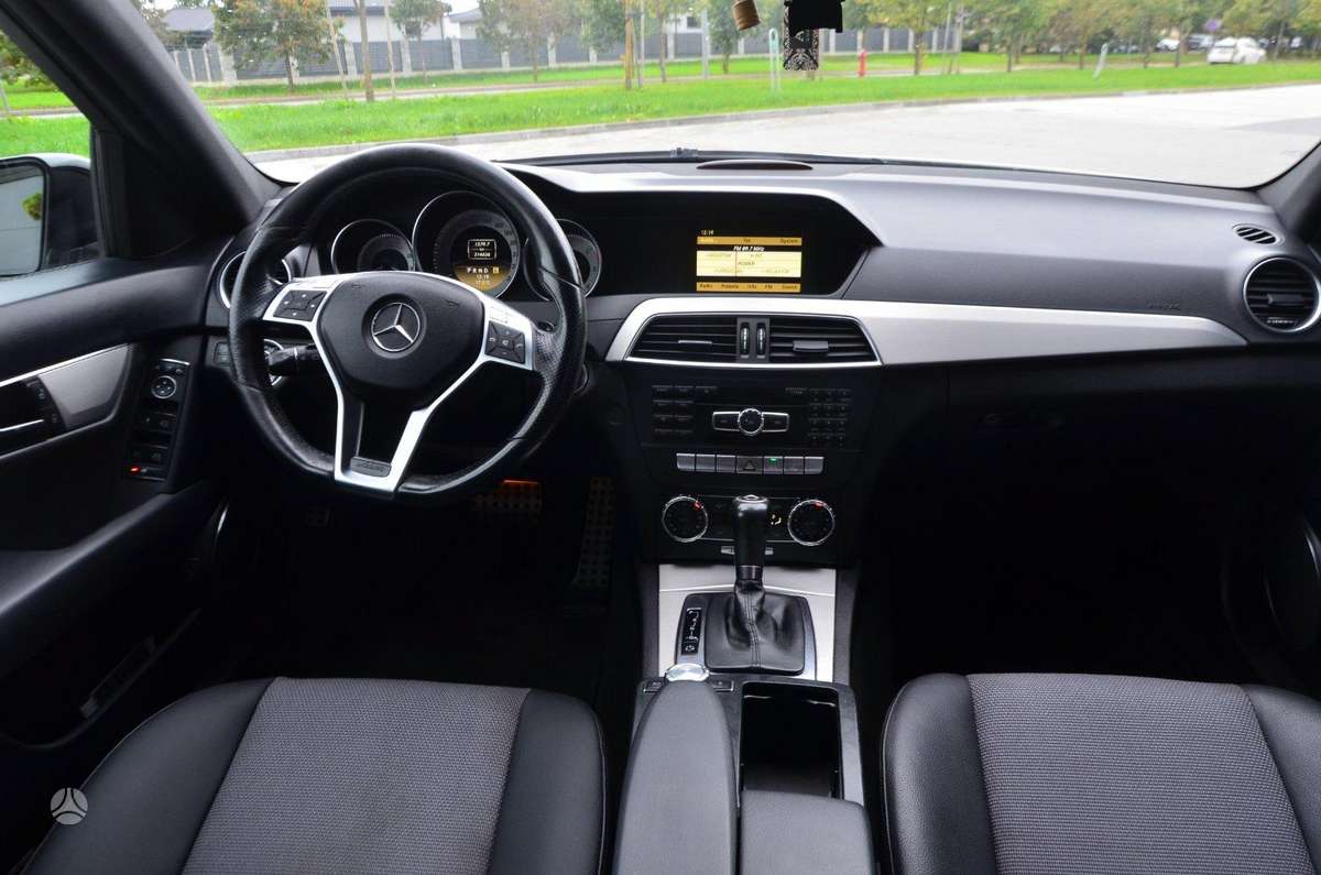 Mercedes-Benz C220 2012 — photo 37