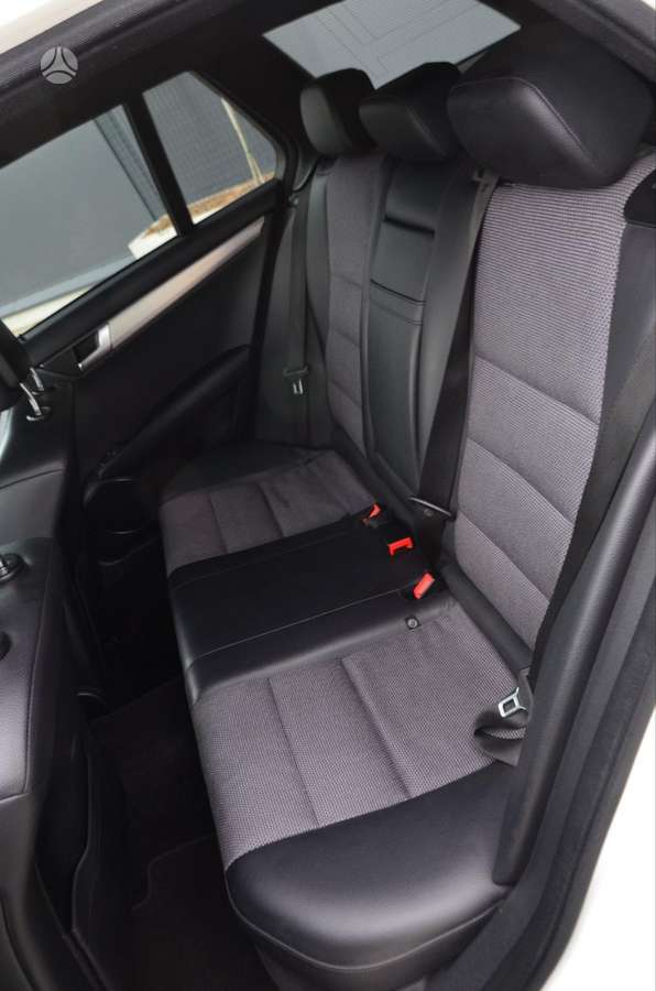 Mercedes-Benz C220 2012 — photo 39