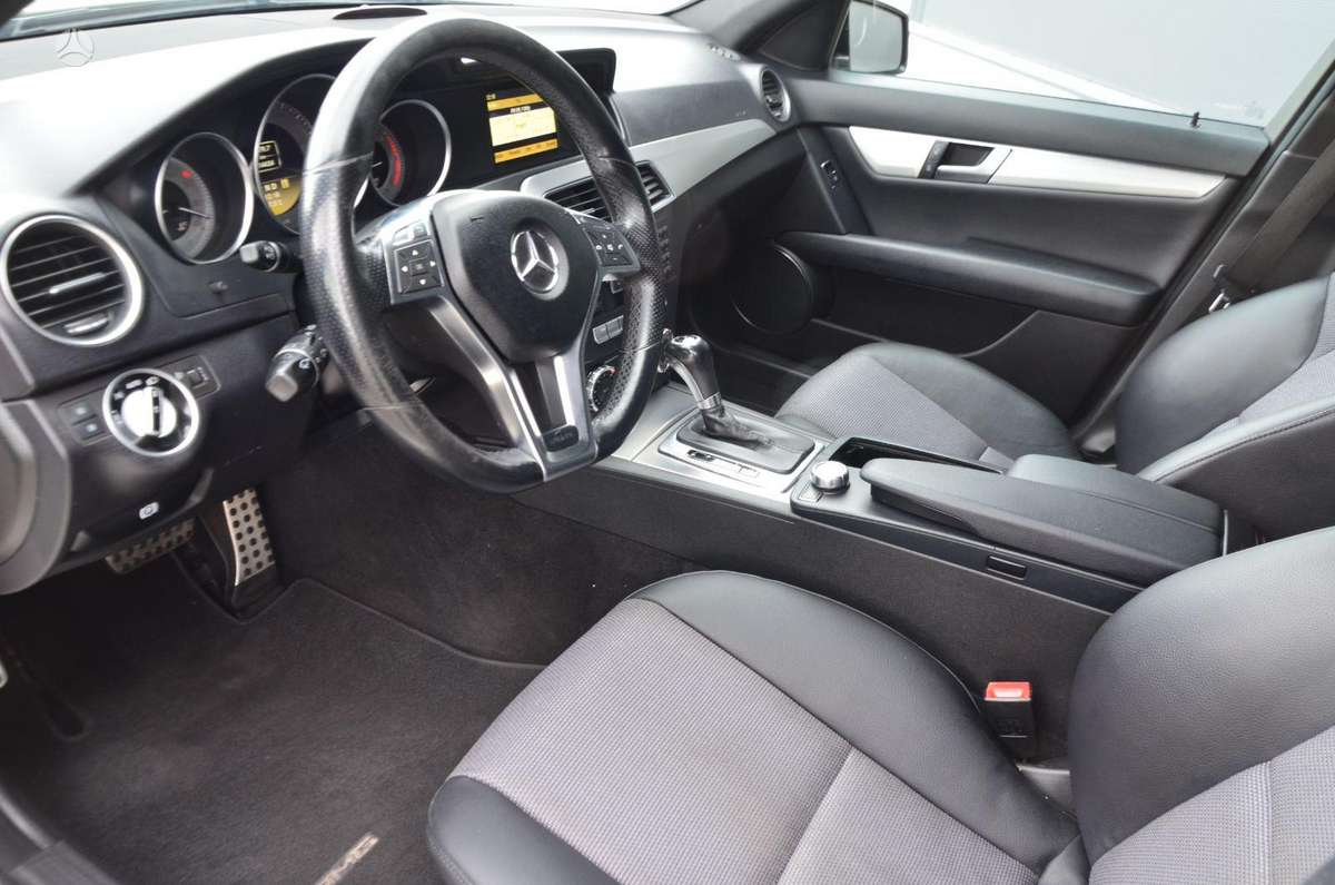 Mercedes-Benz C220 2012 — photo 40