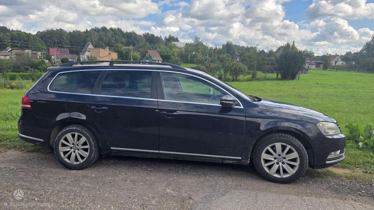 Volkswagen Passat 2011 — салон