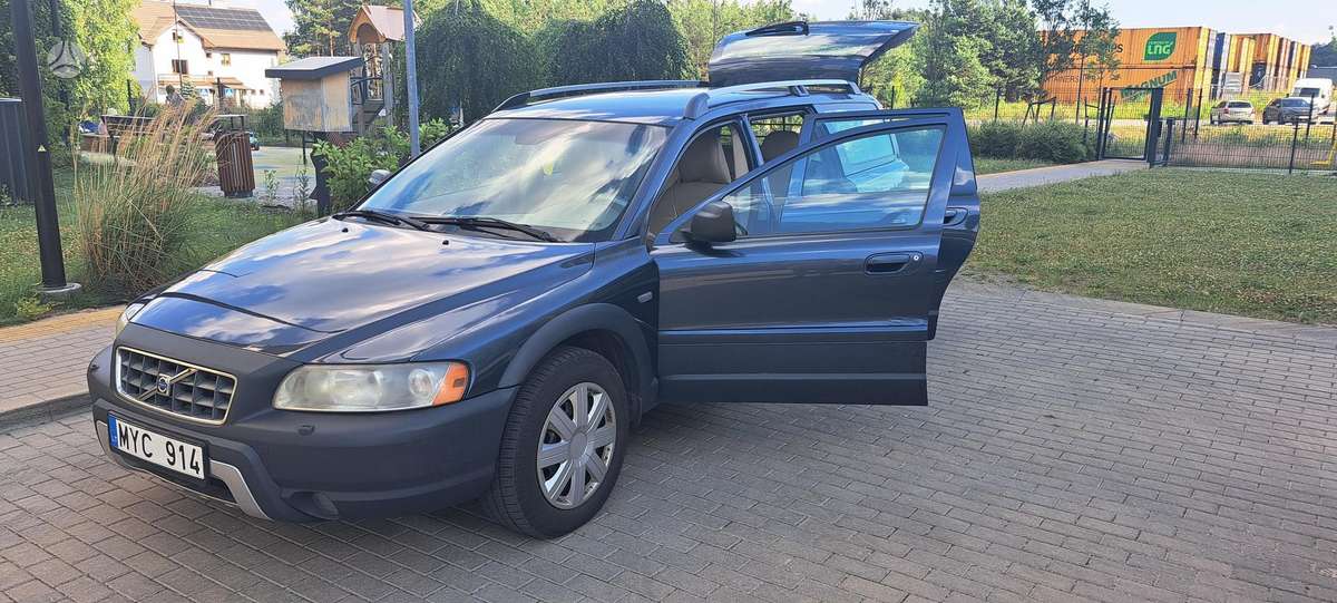 Volvo XC70 2005 — interior