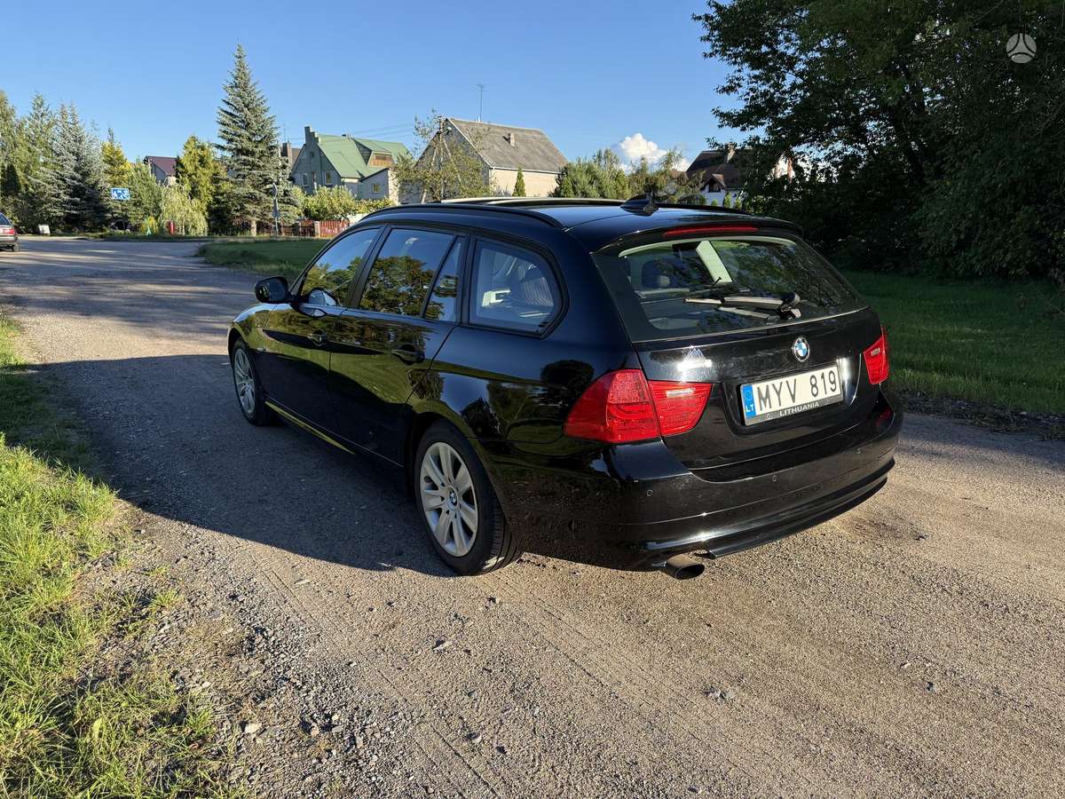 BMW 316 2010 — interior