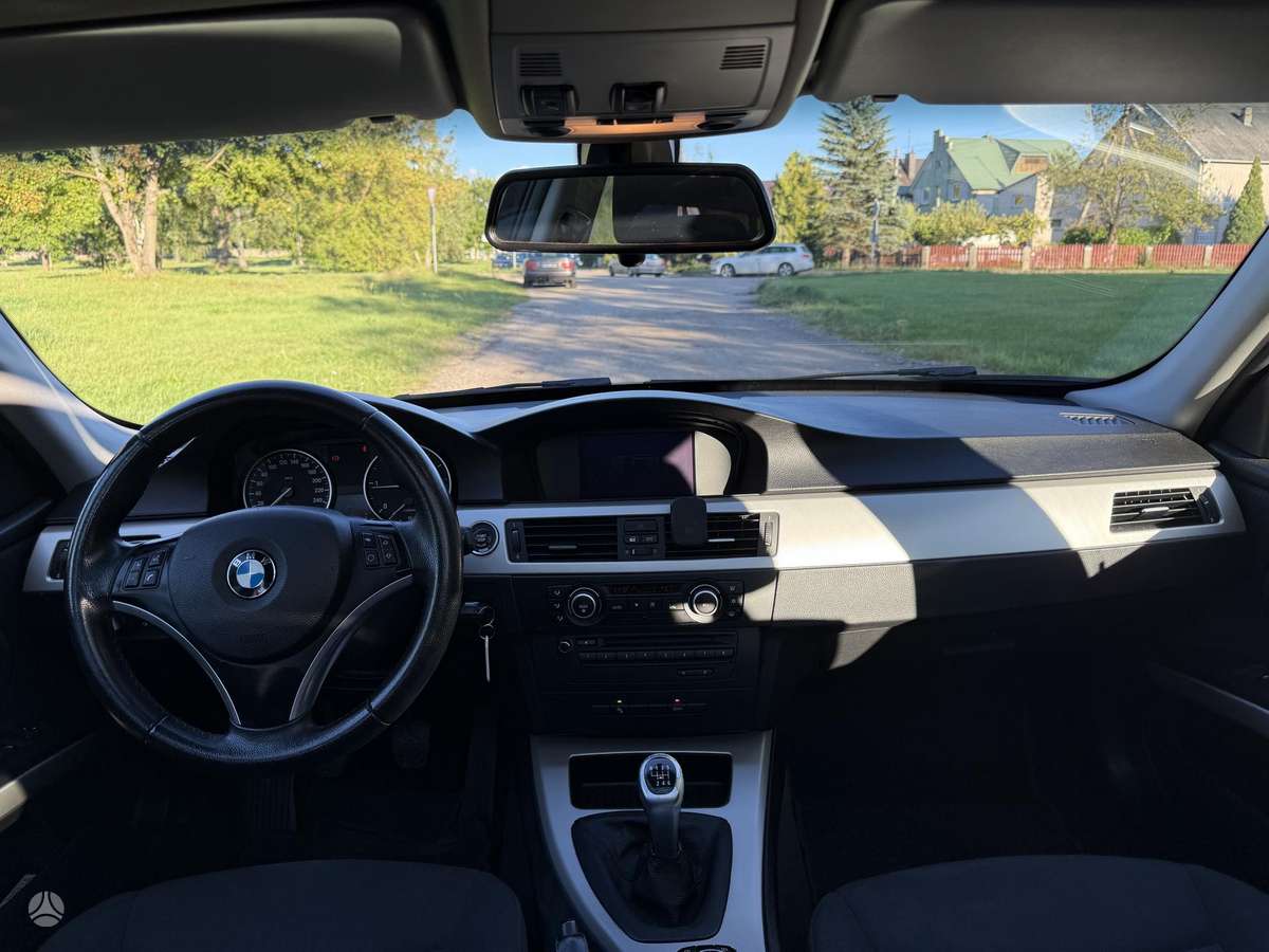 BMW 316 2010 — photo 6