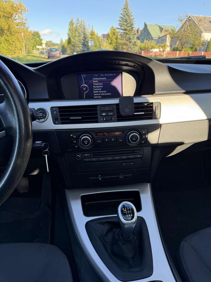 BMW 316 2010 — photo 7
