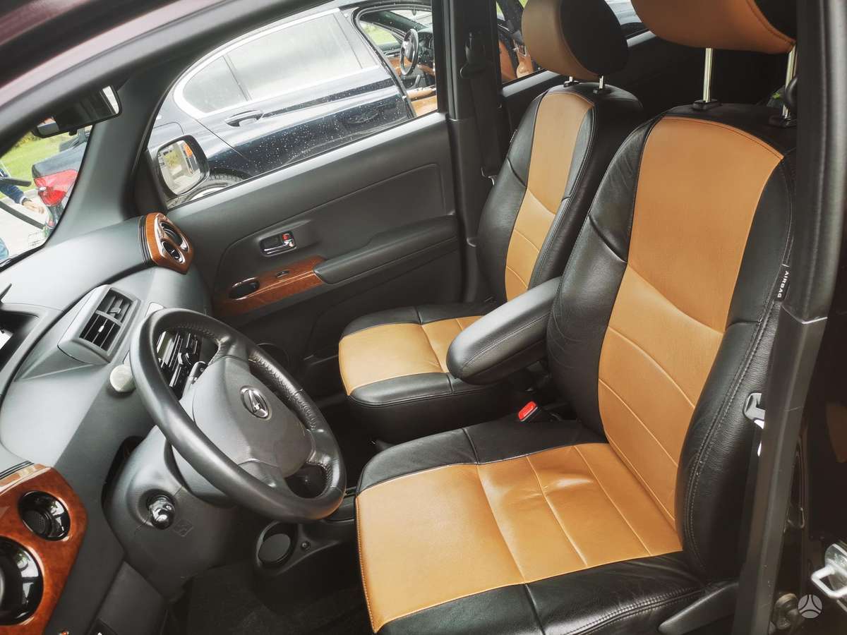Daihatsu Materia 2007 — interior