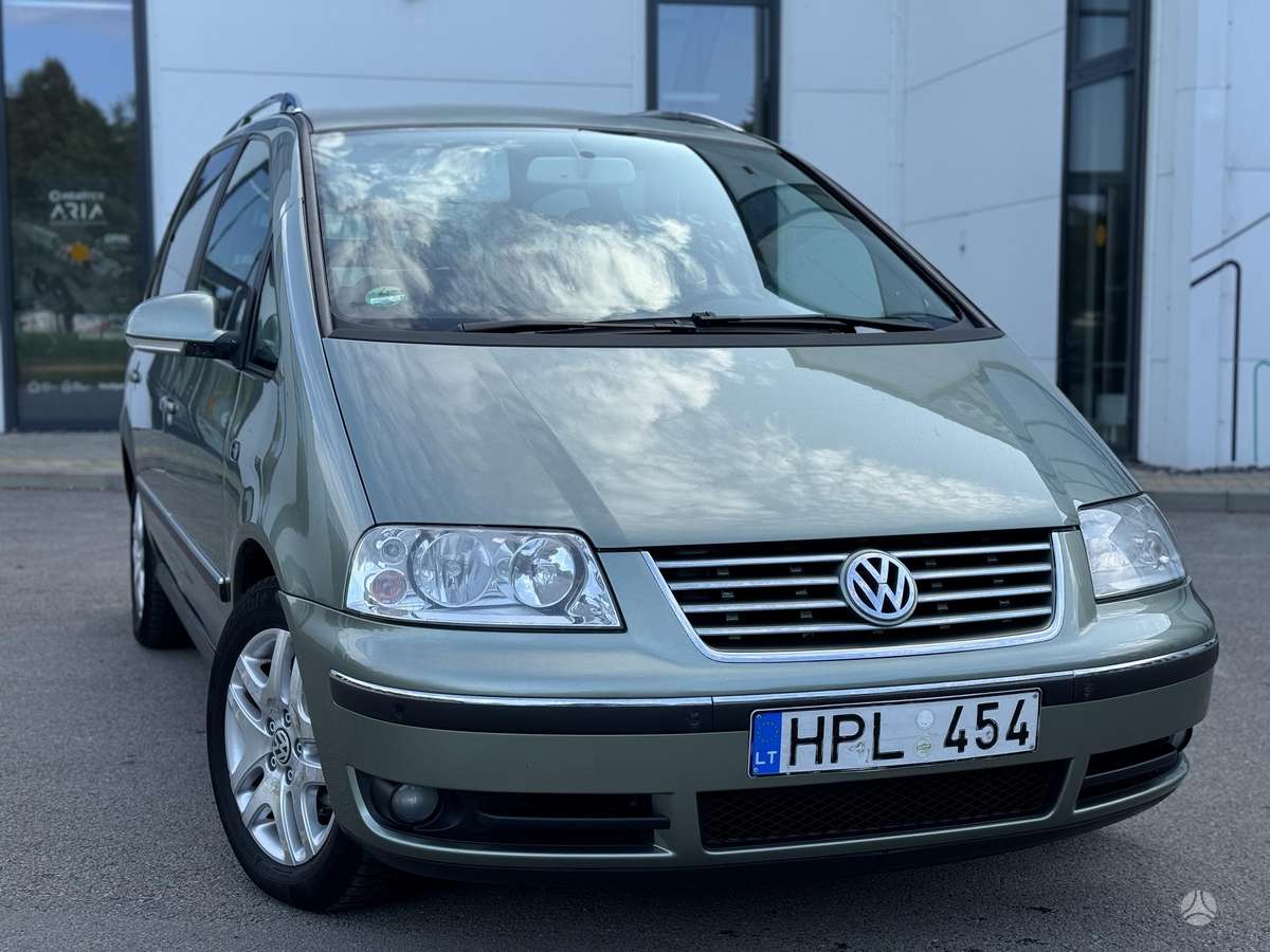 Volkswagen Sharan 2004 — rear view