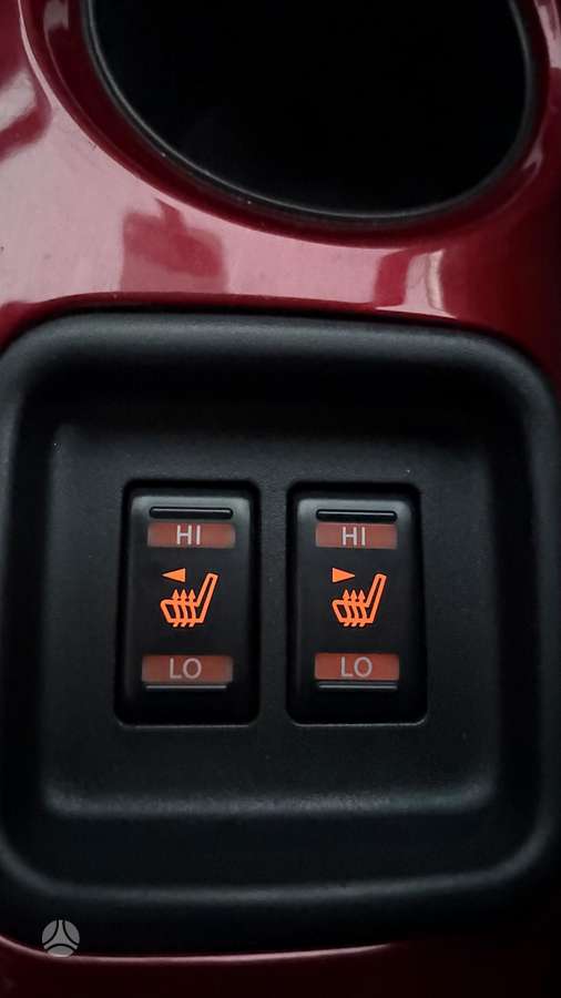 Nissan Juke 2011 — photo 11