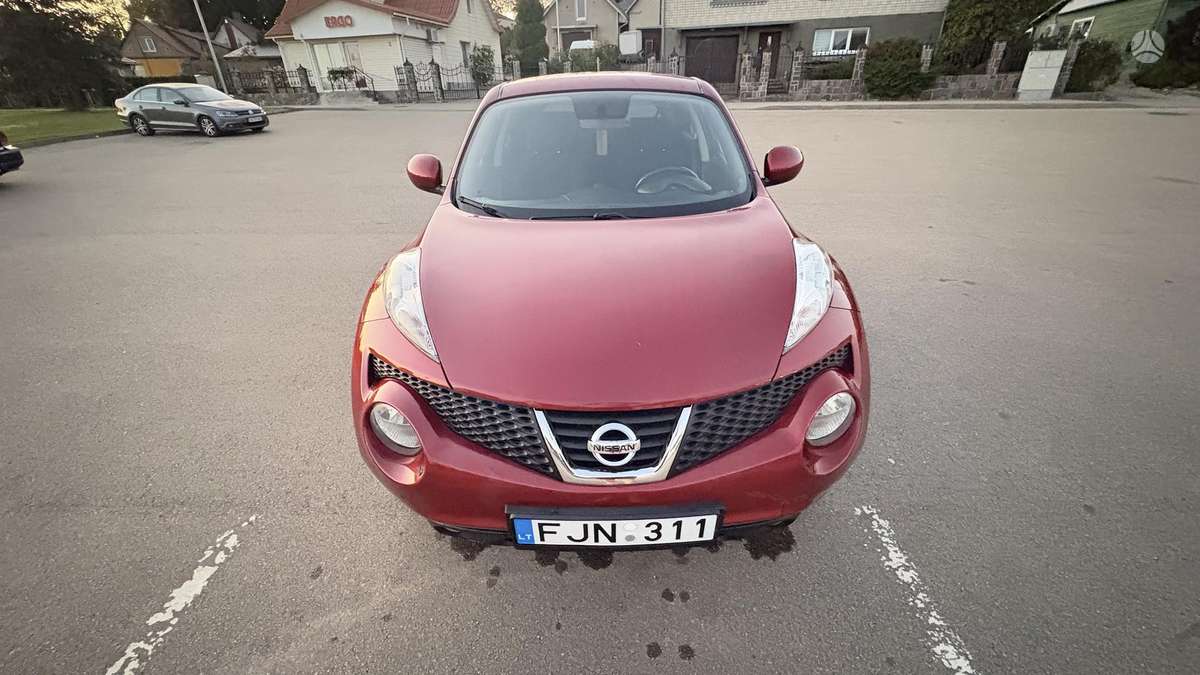 Nissan Juke 2011 — rear view
