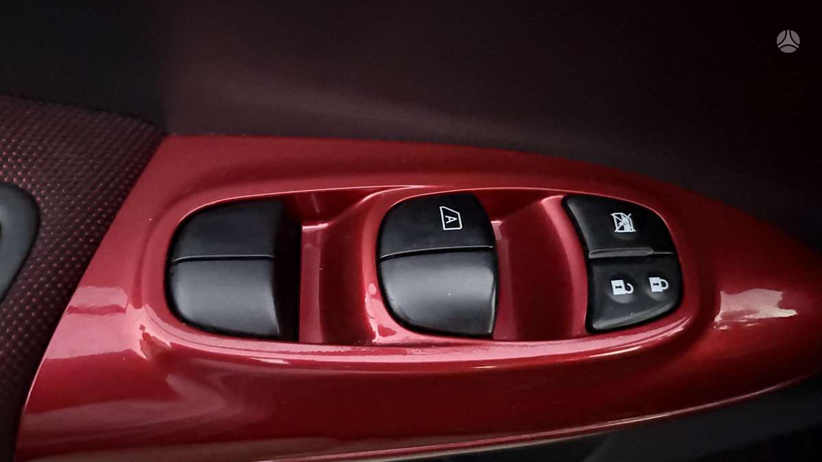 Nissan Juke 2011 — photo 9