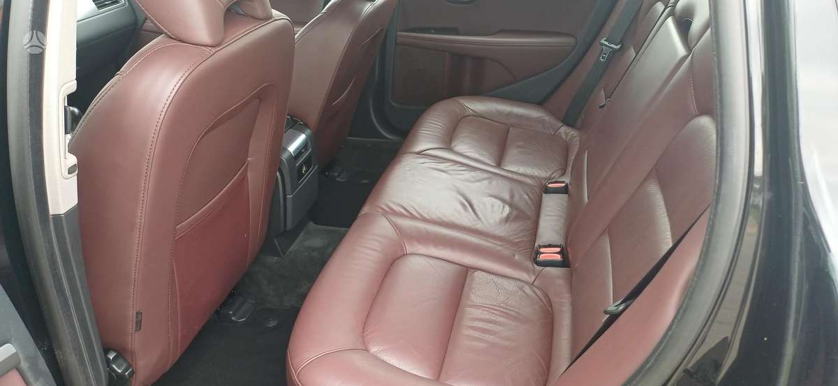 Volvo V70 2013 — photo 11