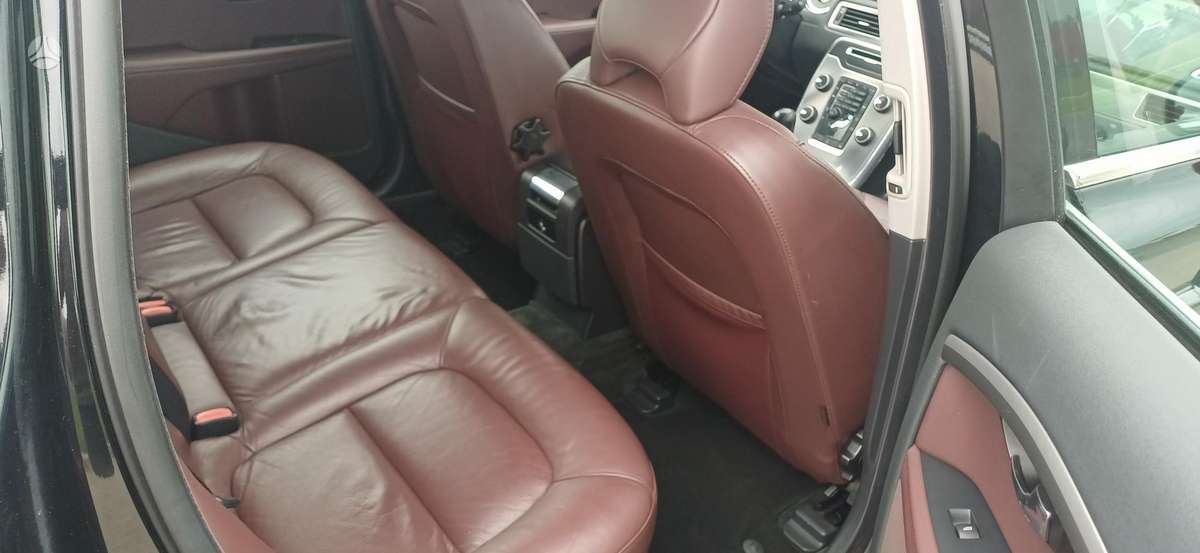Volvo V70 2013 — photo 12