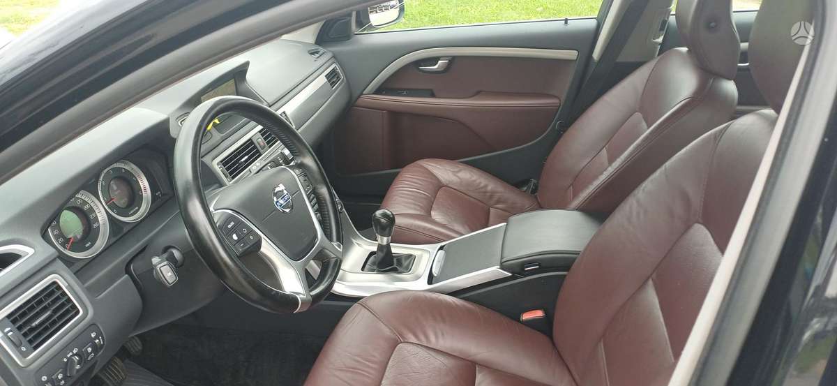 Volvo V70 2013 — photo 7